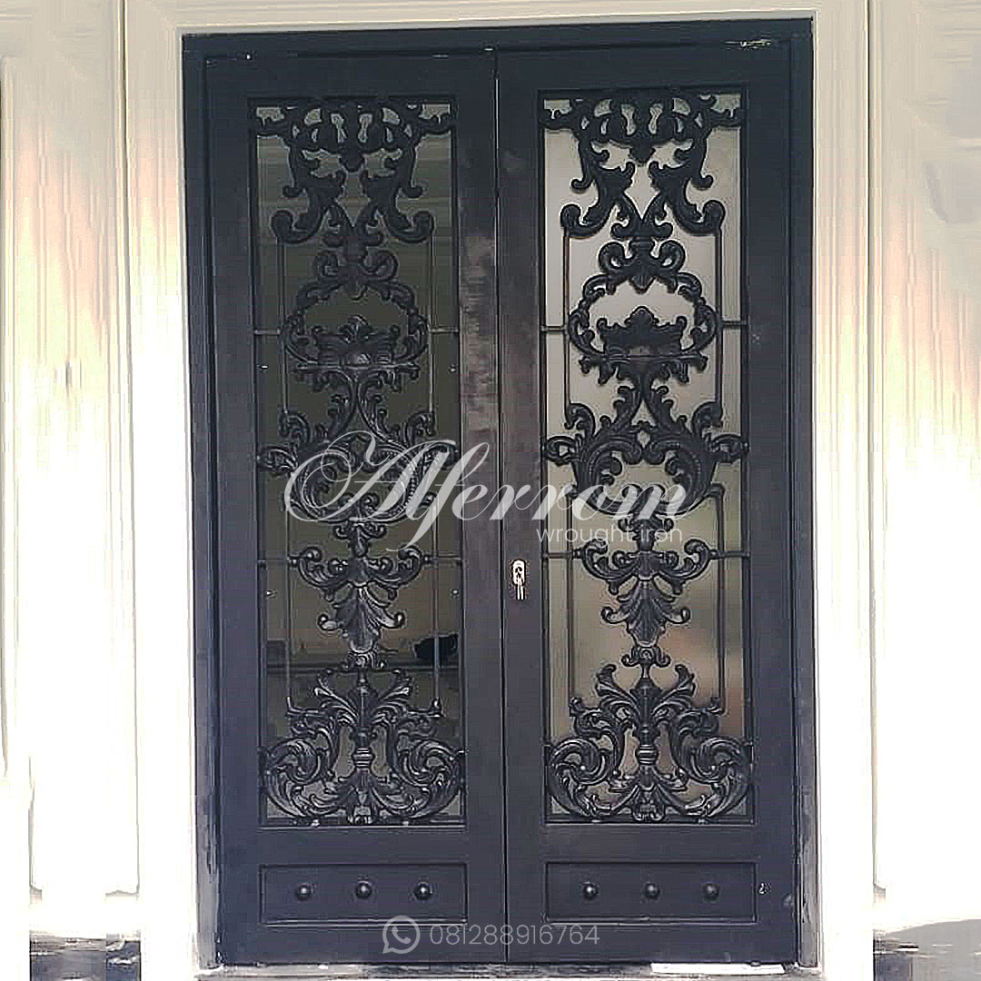 Pintu Utama Besi Tempa